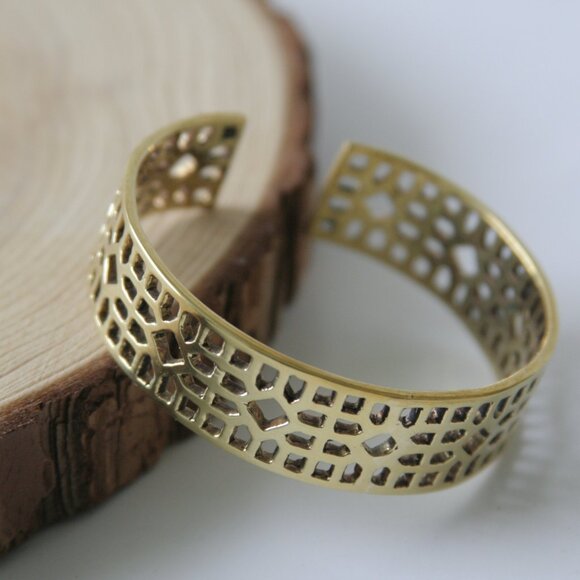 Handmade Recycled bullet shell brass bangle, Eco-friendly and Ethical jewelry - Picture 5 of 9